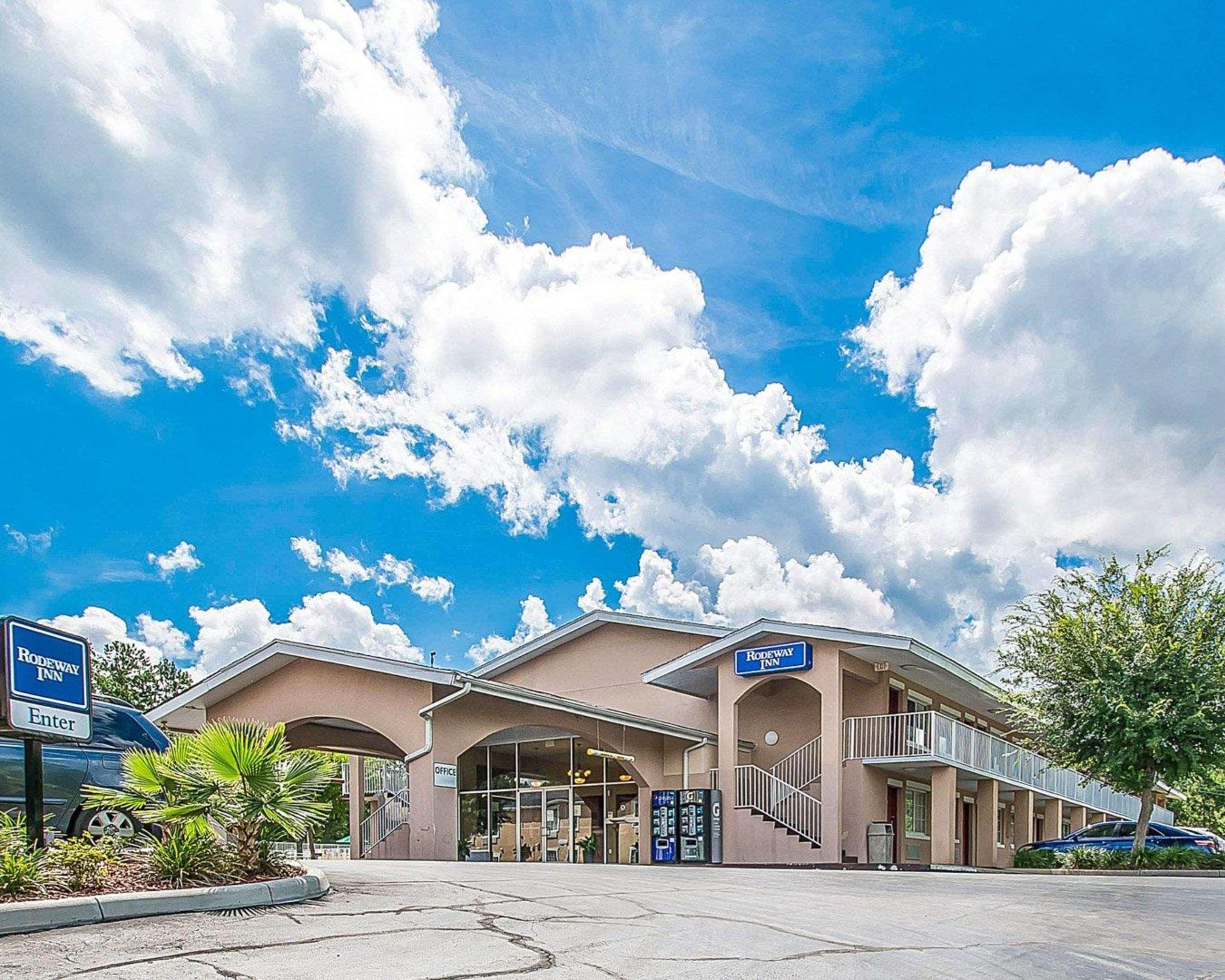 Rodeway Inn Gainesville - University Area Exterior photo