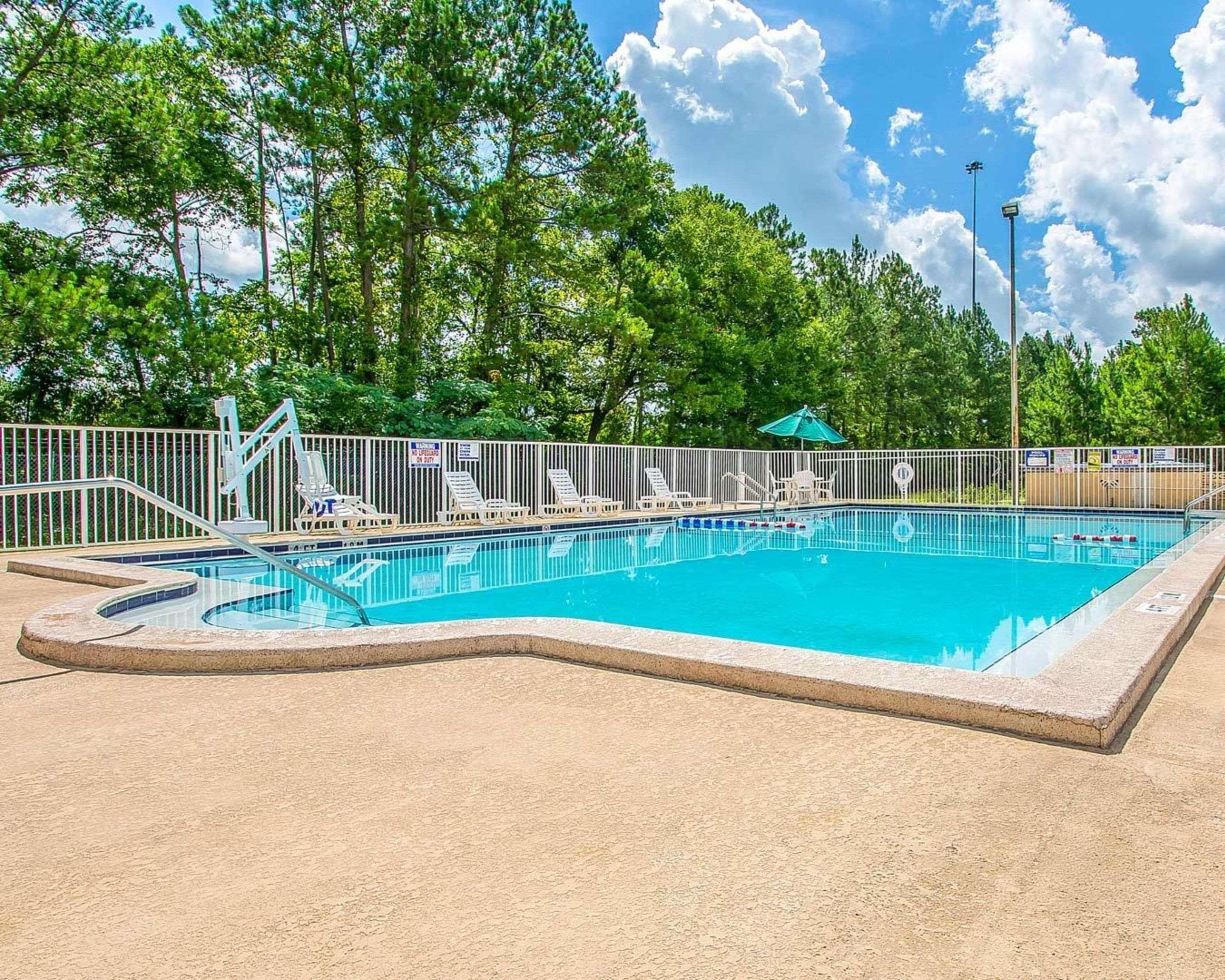 Rodeway Inn Gainesville - University Area Exterior photo