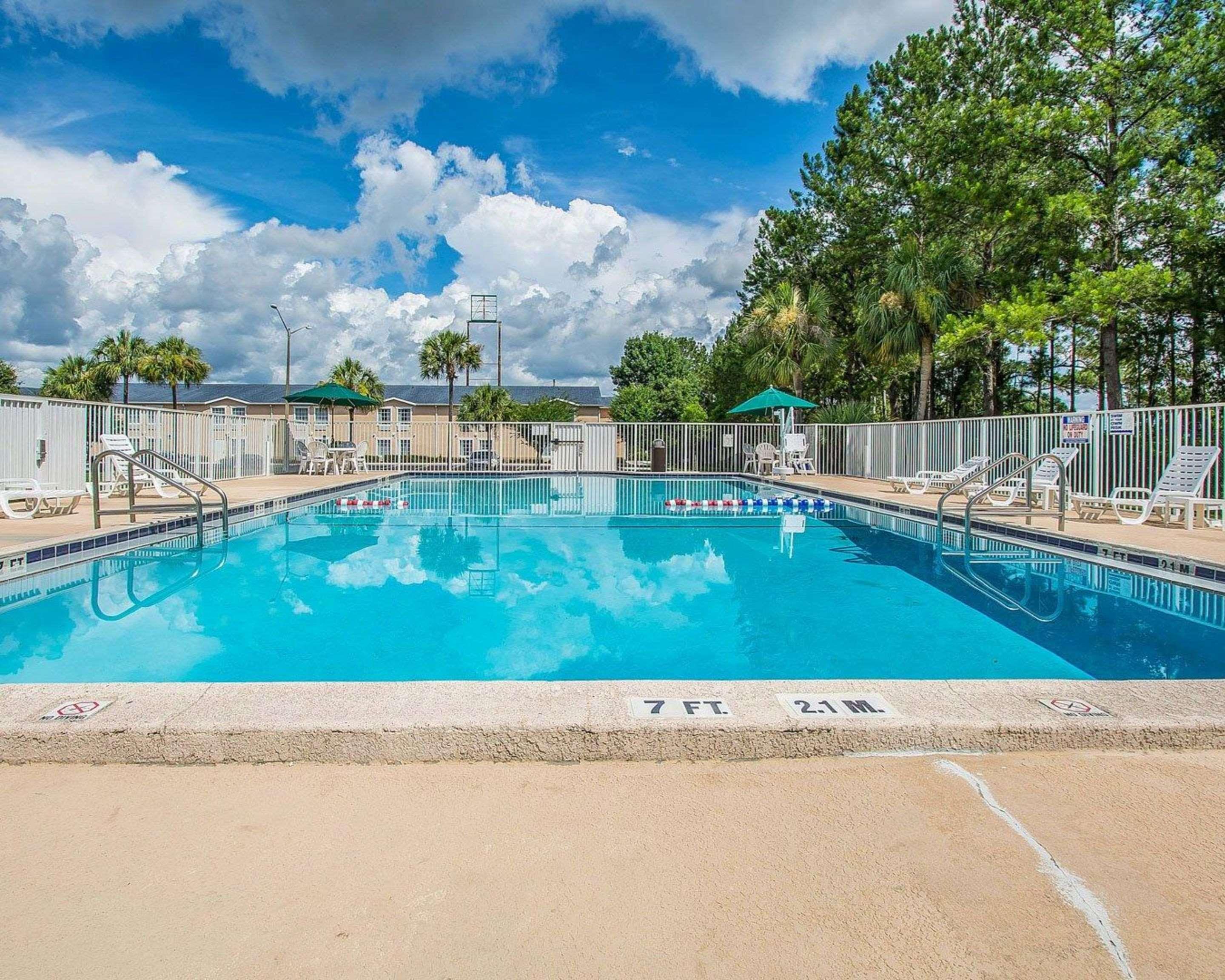 Rodeway Inn Gainesville - University Area Exterior photo