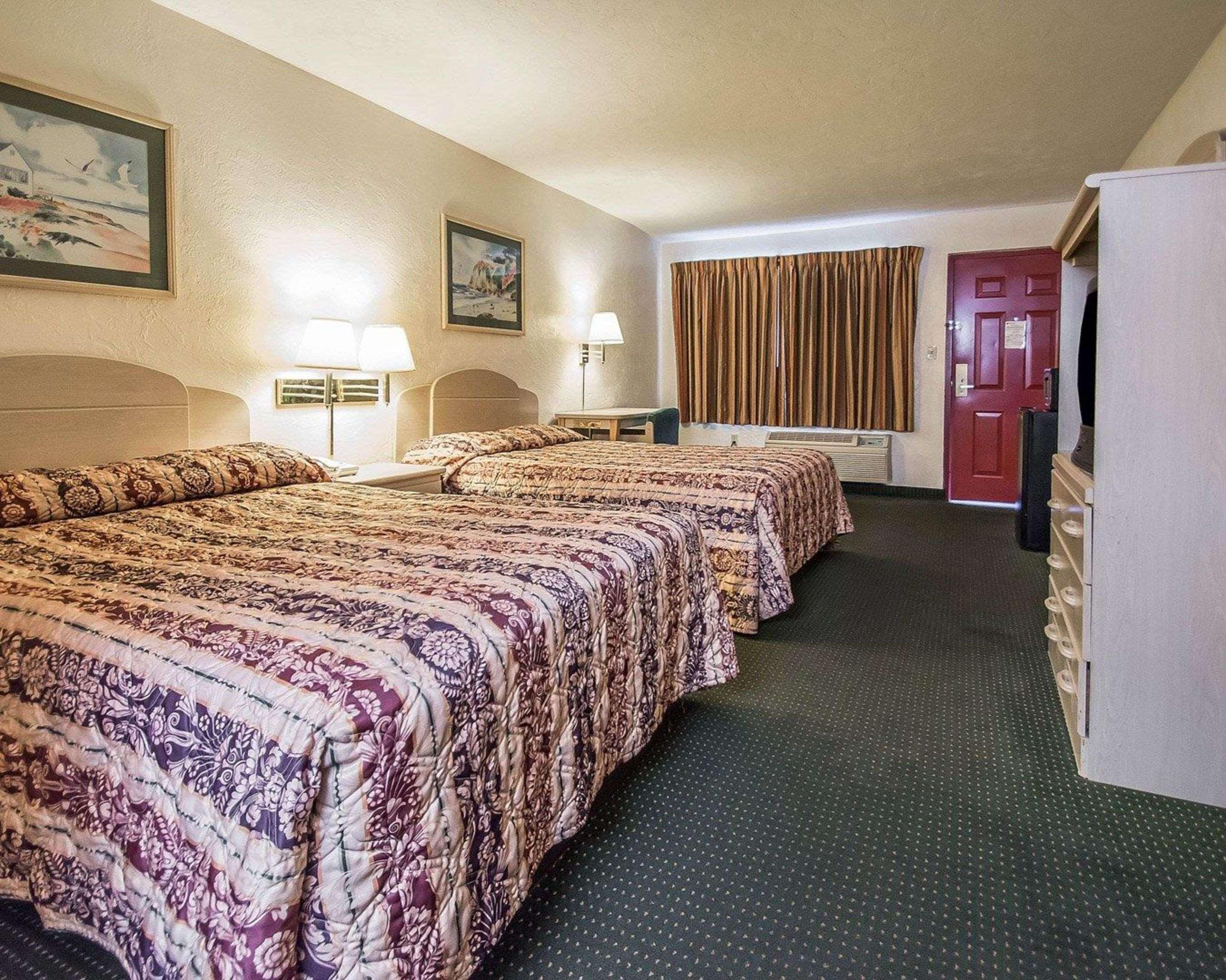 Rodeway Inn Gainesville - University Area Exterior photo