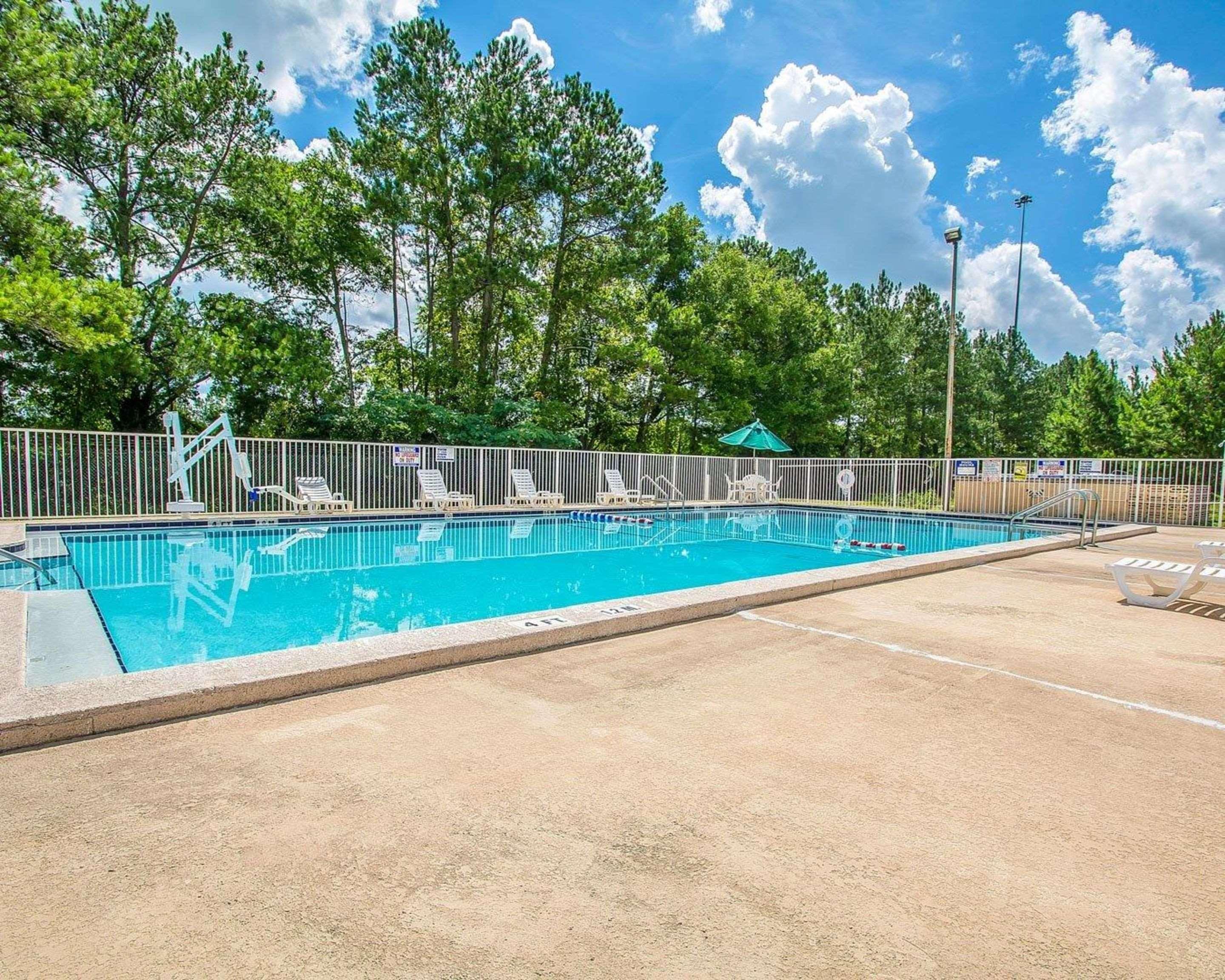 Rodeway Inn Gainesville - University Area Exterior photo