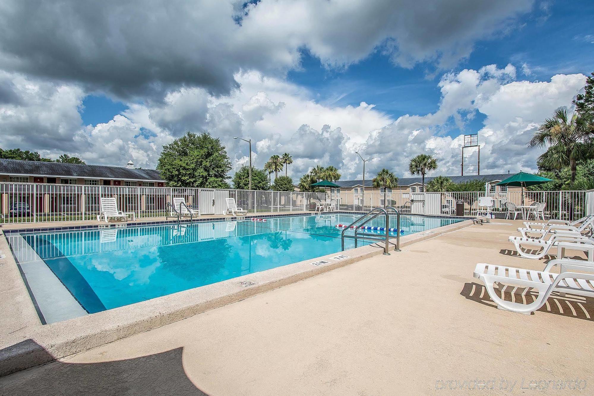 Rodeway Inn Gainesville - University Area Exterior photo